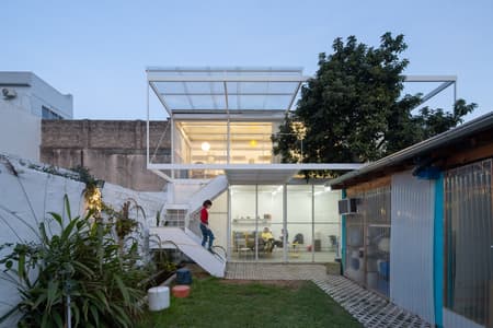 Proyecto Mutan workshop and showroom